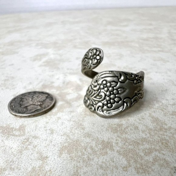 Silver Tone Floral Spoon Ring Adjustable Size 9 Vintage Style - Picture 3 of 5